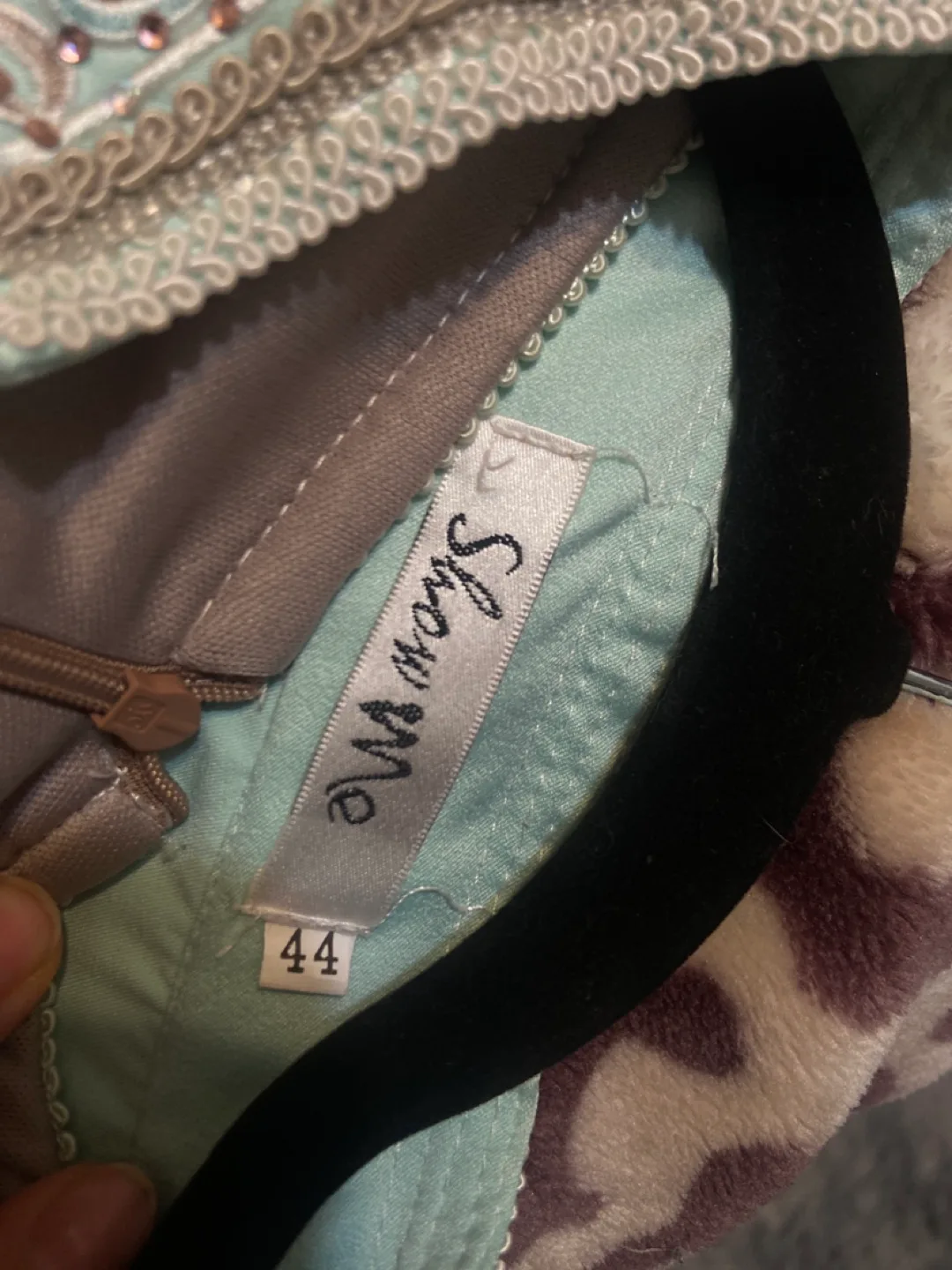 Mint Green Kaftan with Embroidered Detail image indicator(9)