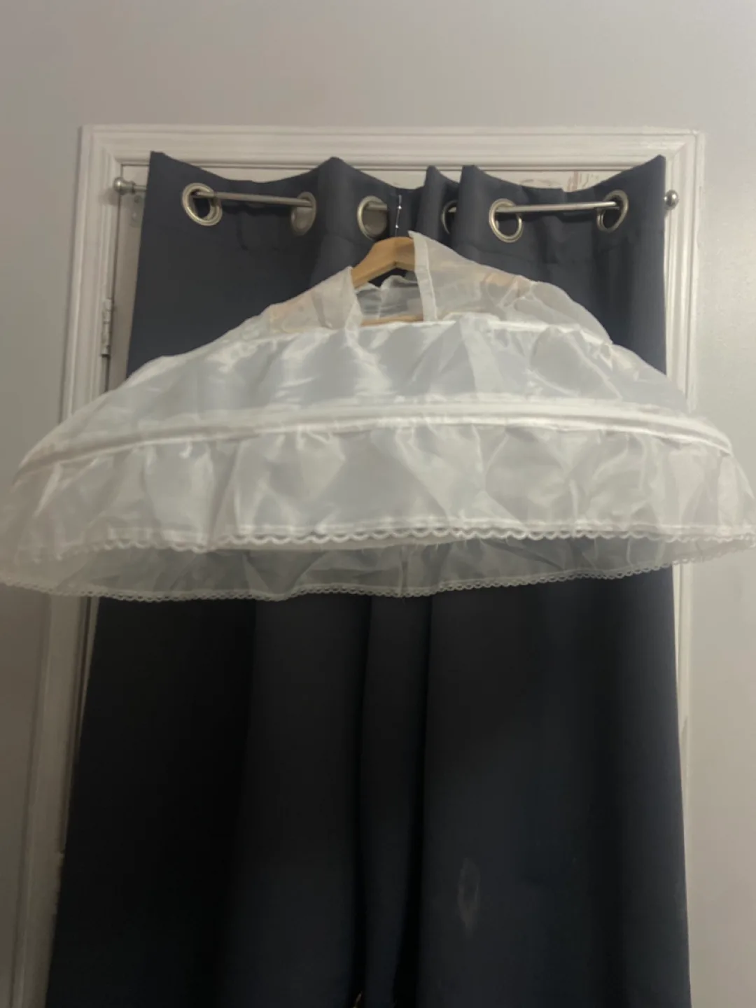 White petticoat image indicator(2)