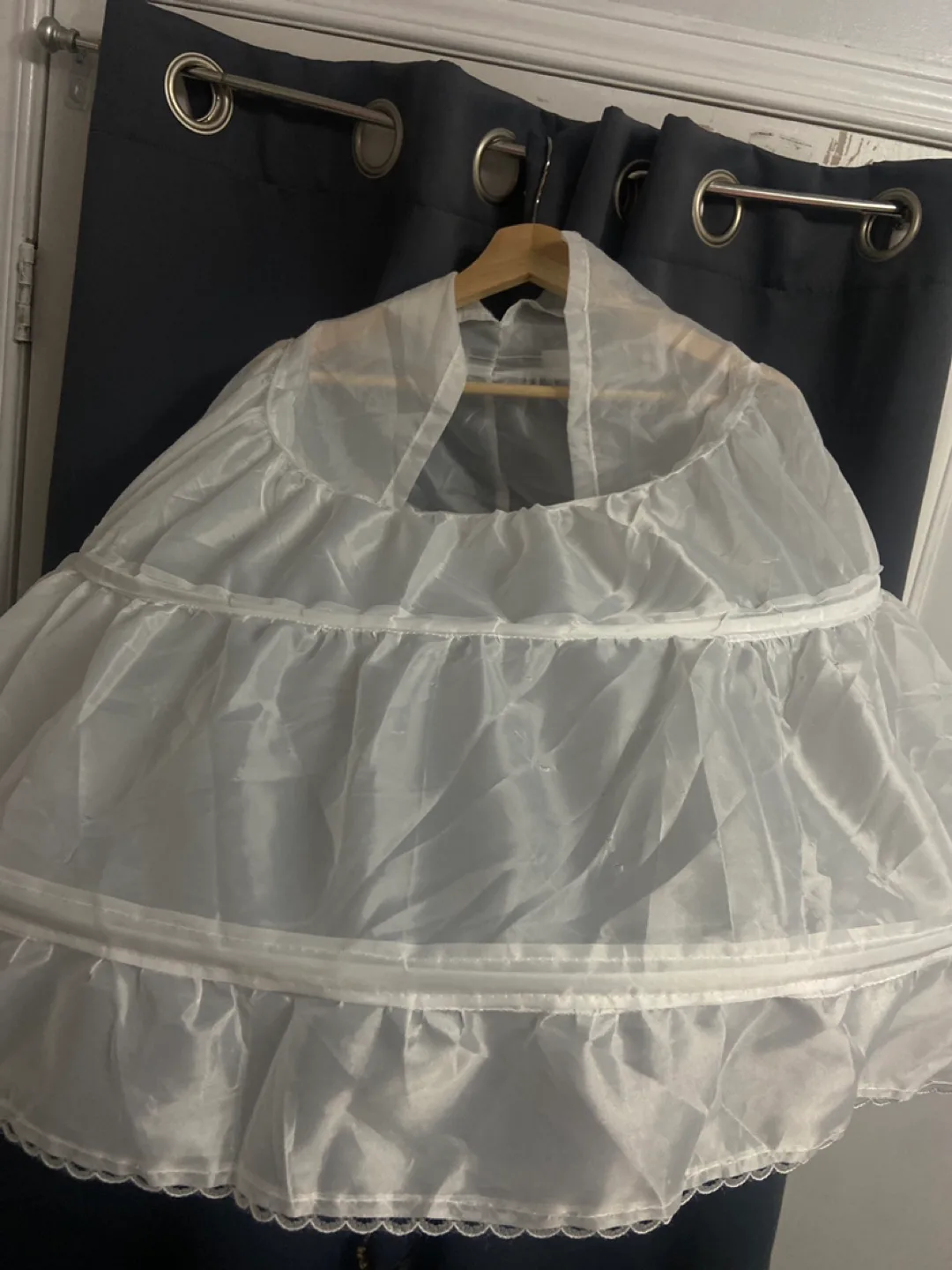 White petticoat image indicator(3)
