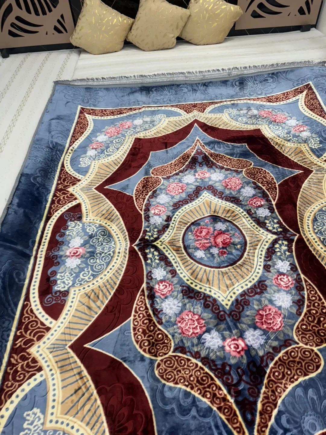 New Floral Pattern Rug size 6.5 x 9.5 feet image indicator(5)