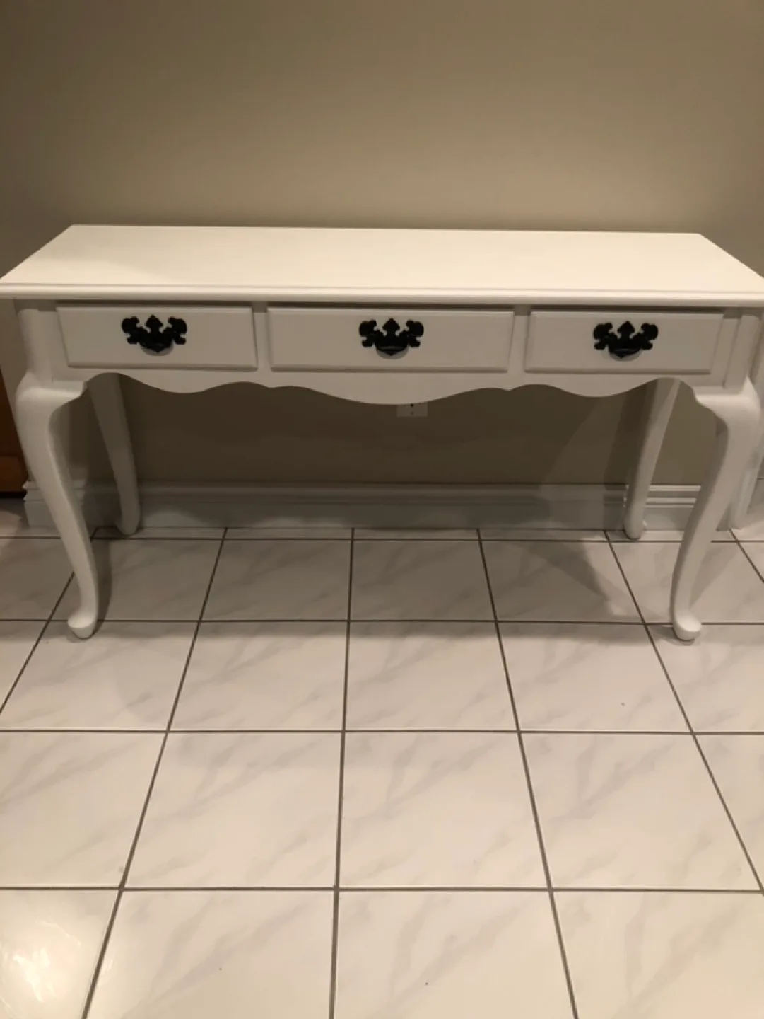 White Console Table image indicator(3)