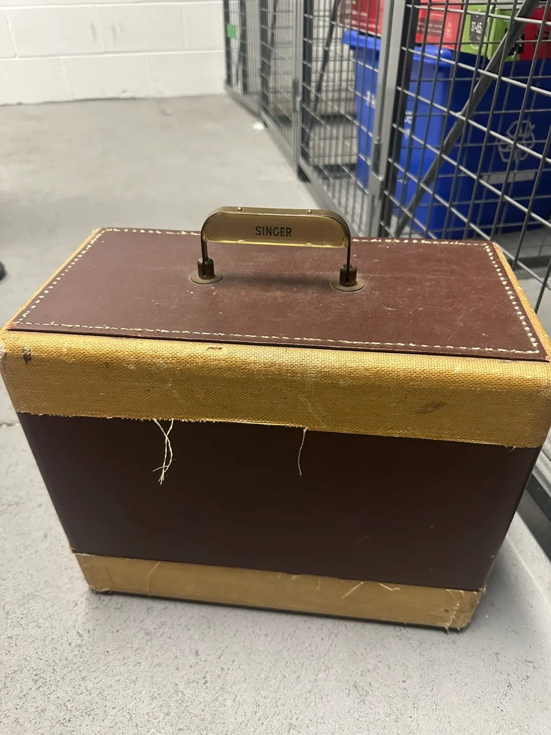 Vintage Singer Sewing Machine image indicator(3)