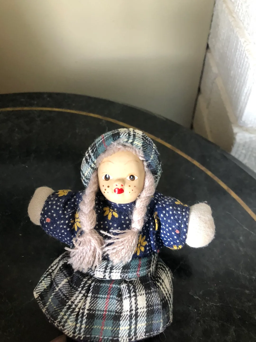 Set of 5 Porcelain Dolls image indicator(5)