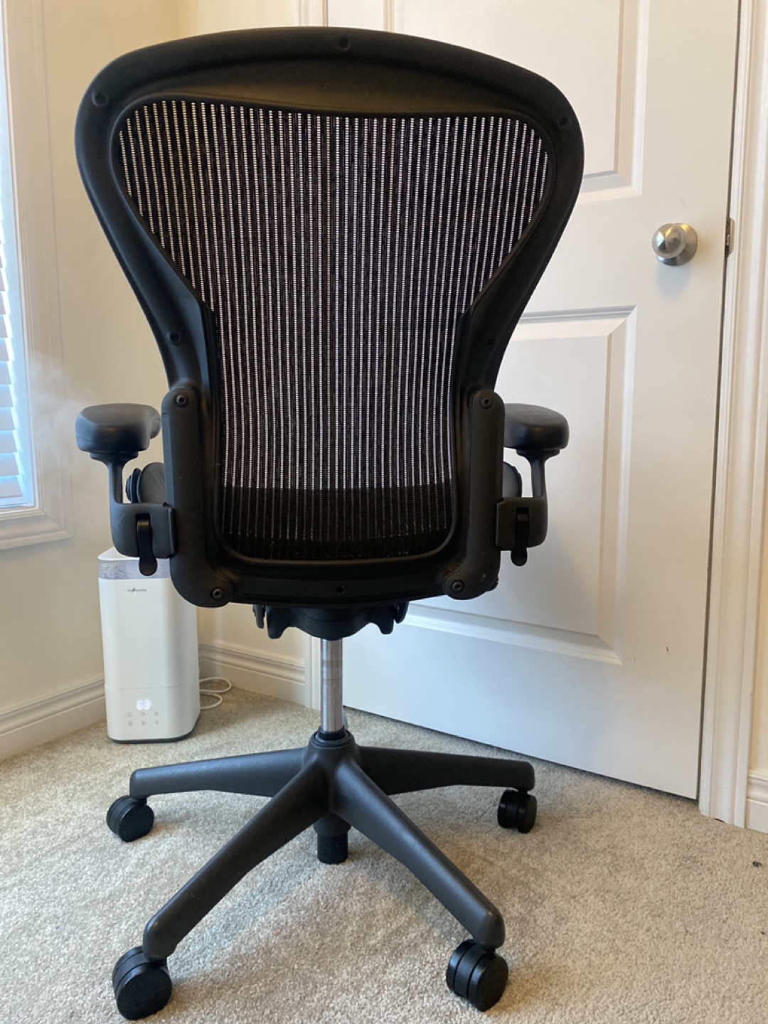 Herman Miller Aeron Chair - photo 3