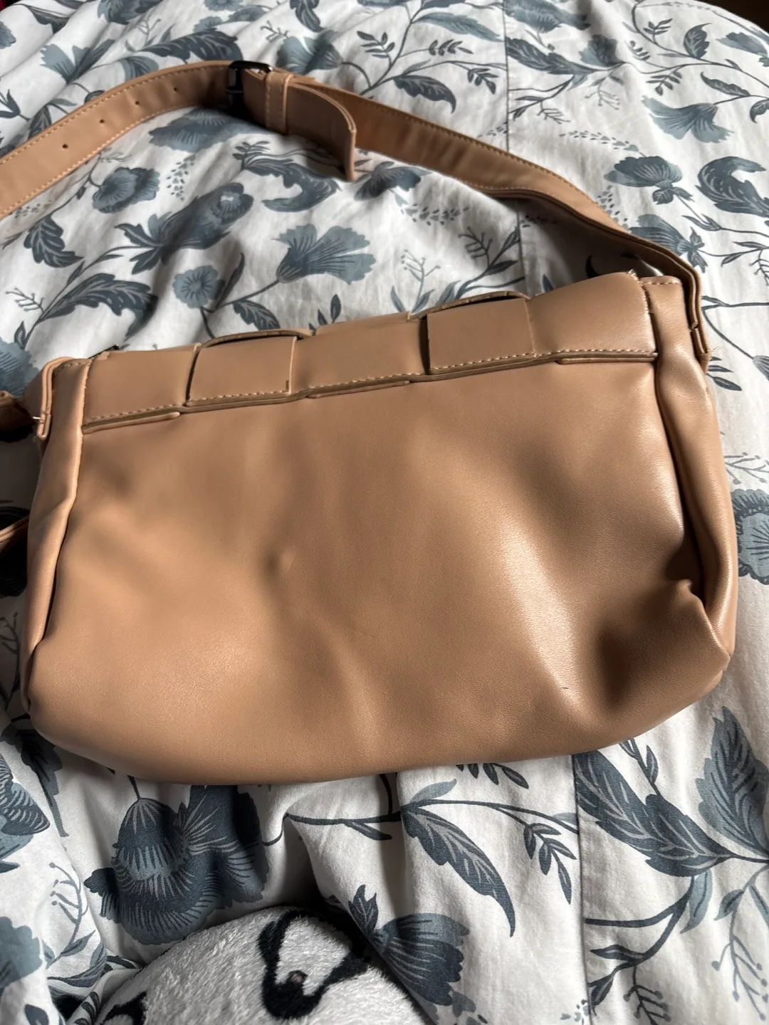 Tan Woven Crossbody Bag image indicator(3)