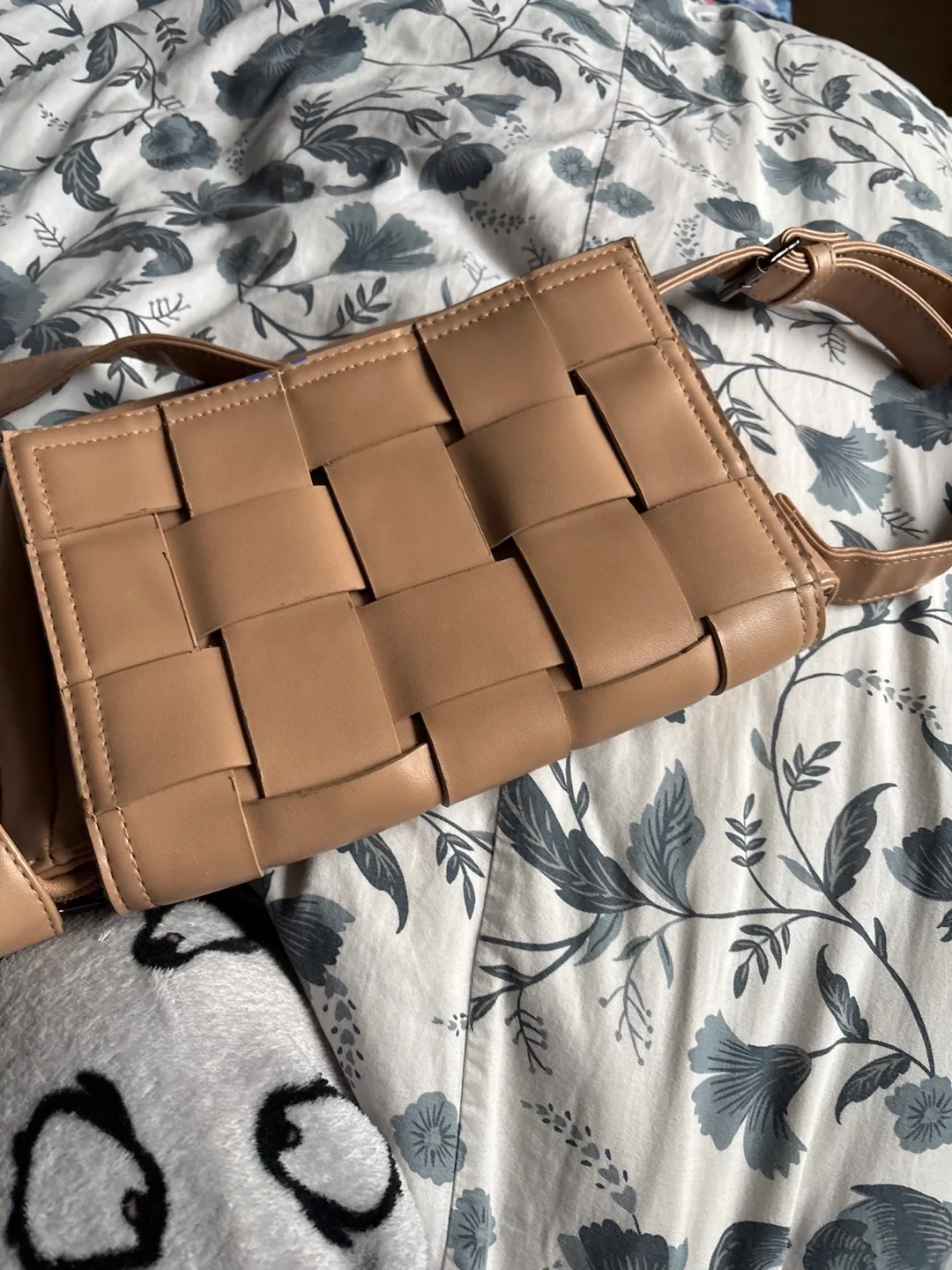 Tan Woven Crossbody Bag image indicator(2)