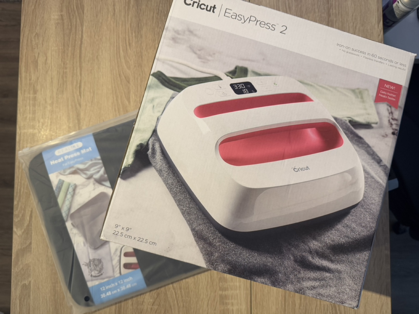 Cricut EasyPress 2 Heat Press Machine & Meat Press Mat