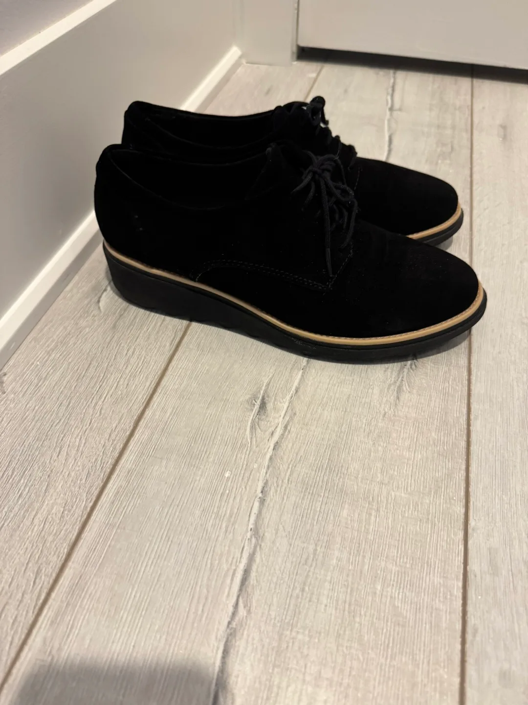 Clark’s Black Suede Platform Oxfords image indicator(4)