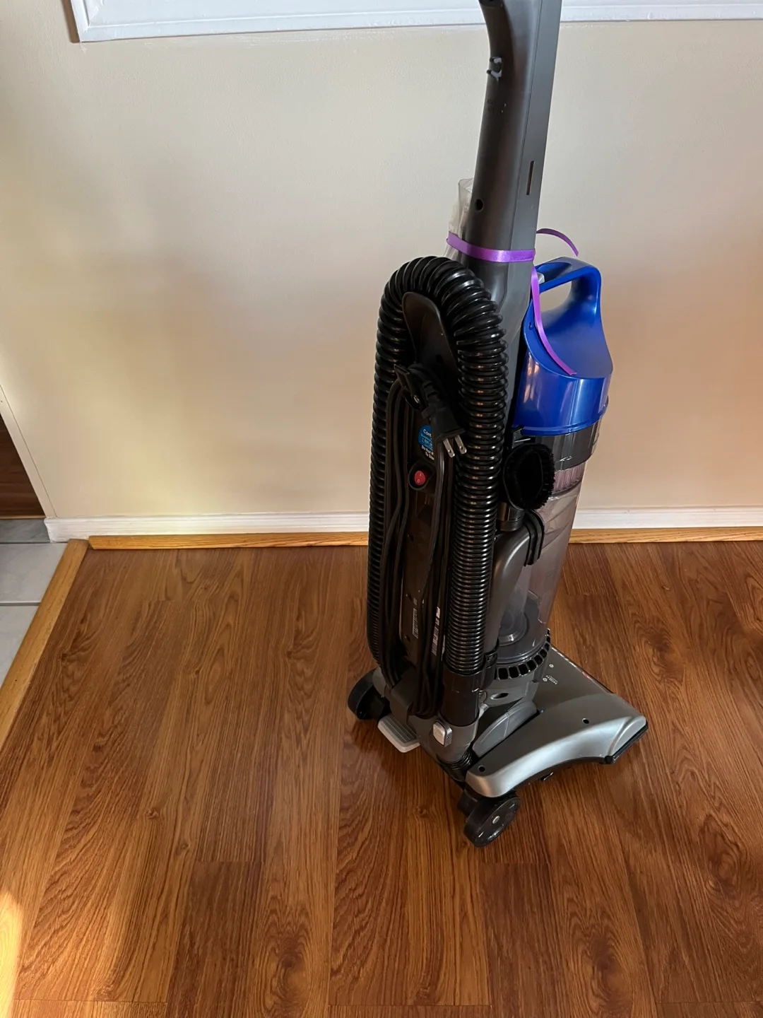 Hoover WindTunnel High Capacity Vacuum image indicator(4)