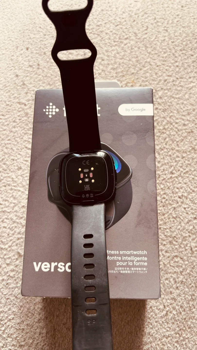 Fitbit Versa 4 Smartwatch image indicator(2)