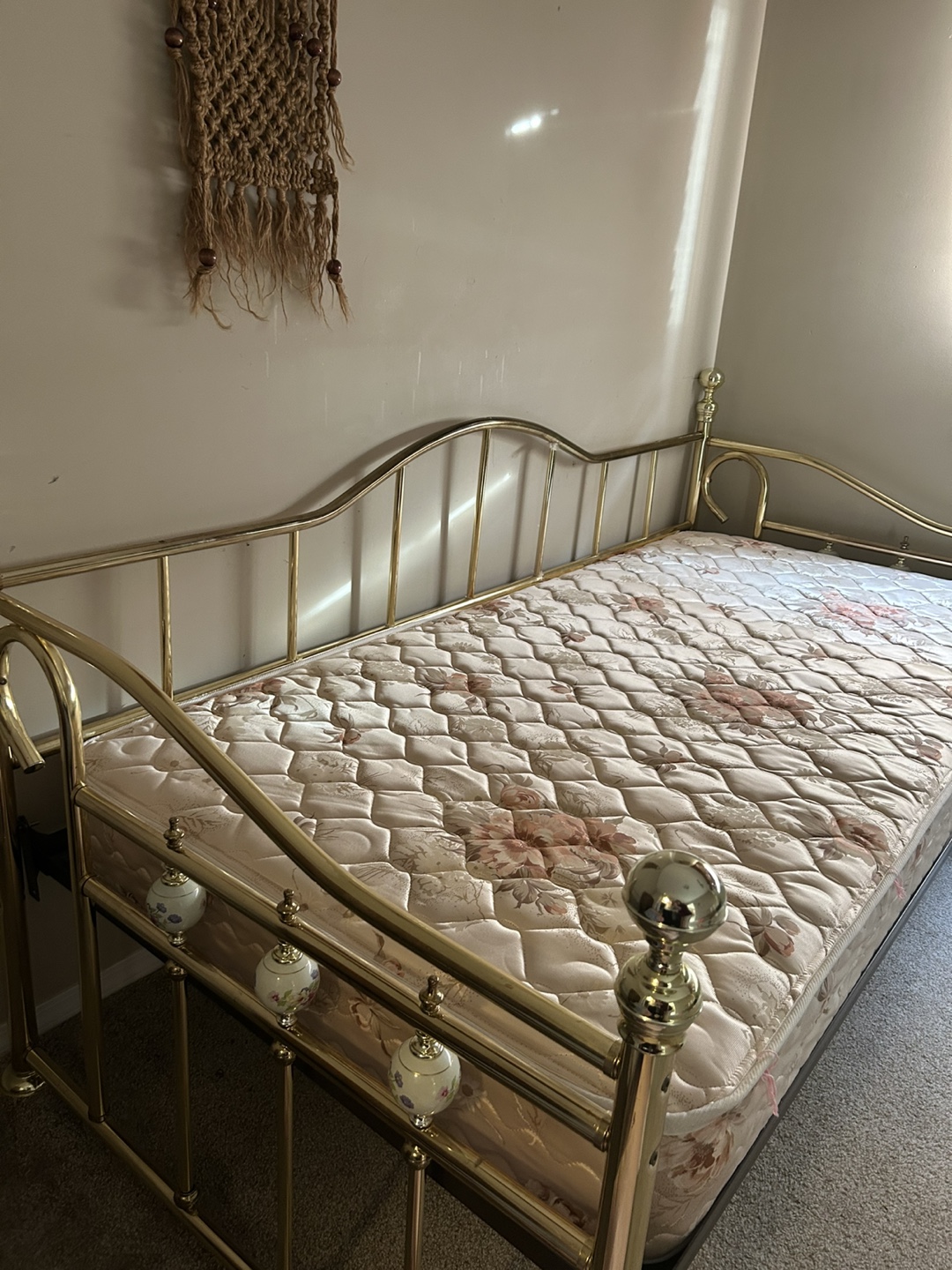 Brass Daybed in Excellent condition, like new mattress - photo 3