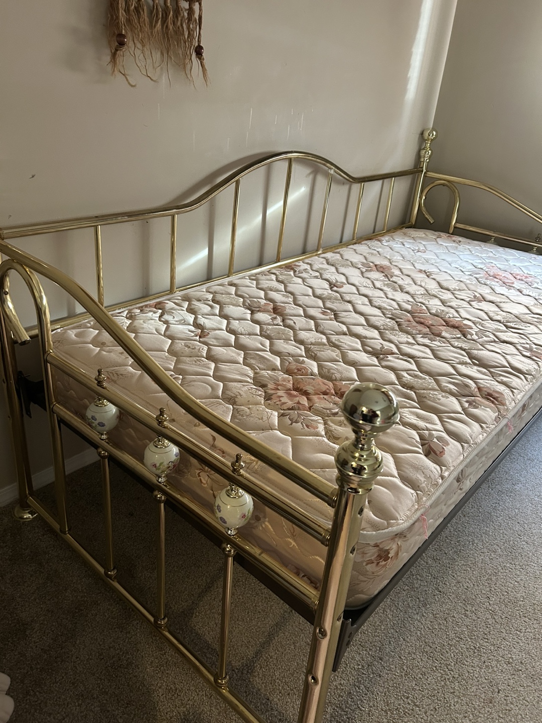 Brass Daybed in Excellent condition, like new mattress - photo 4