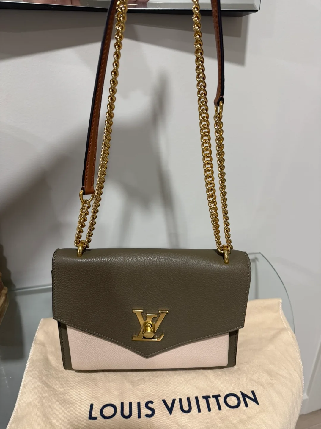 Louis Vuitton Chain Bag - Authentic image indicator(4)