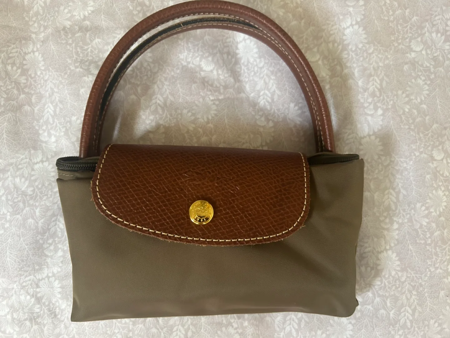 Longchamp Le Pliage Olive Handbag (Brand New) image indicator(3)