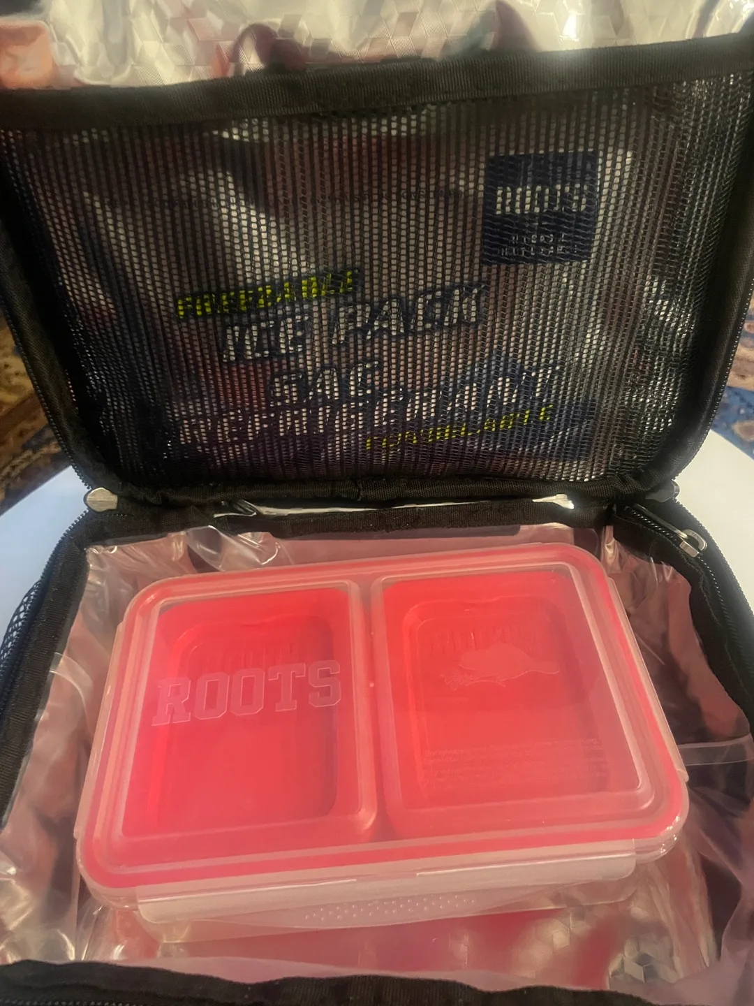 Roots Lunch Box - Blue and Red Stripe image indicator(2)