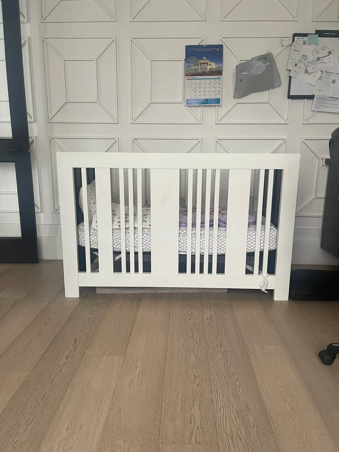 White Baby Crib image indicator(2)