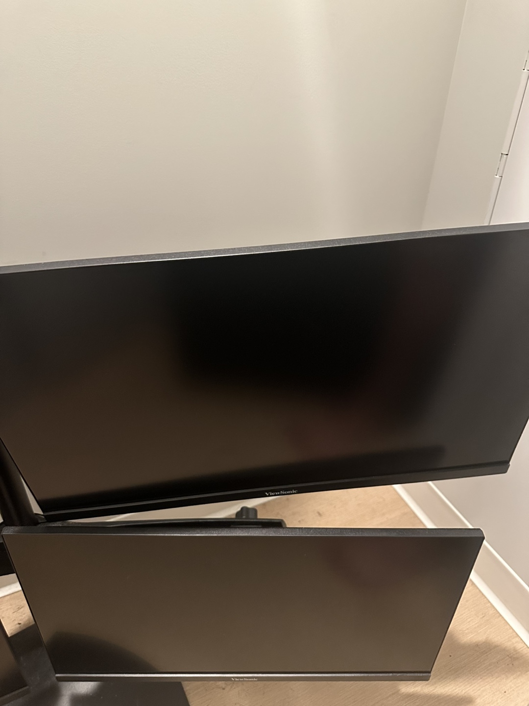 4 Viewsonic Monitors with stand - photo 3