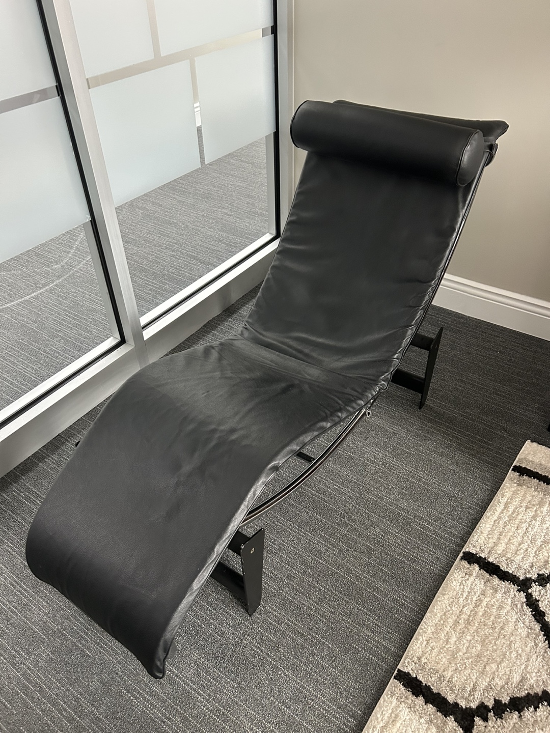 Leather Chaise Lounge - LC4 LeCourbusier - photo 4