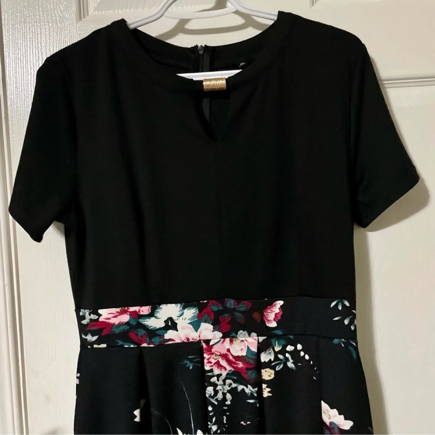 Hot Solid Black Top with Flower Pattern Skirt image indicator(2)