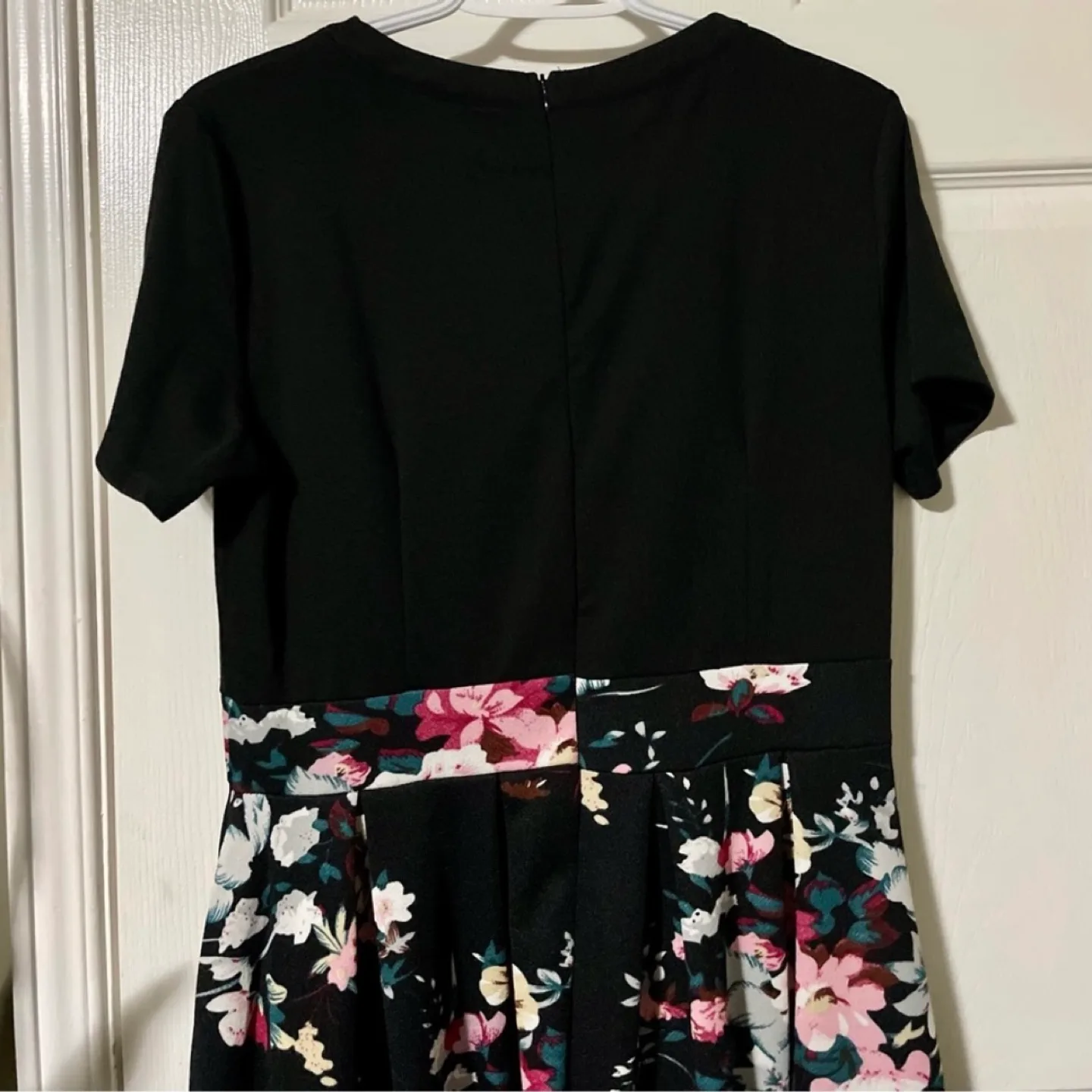 Hot Solid Black Top with Flower Pattern Skirt image indicator(6)