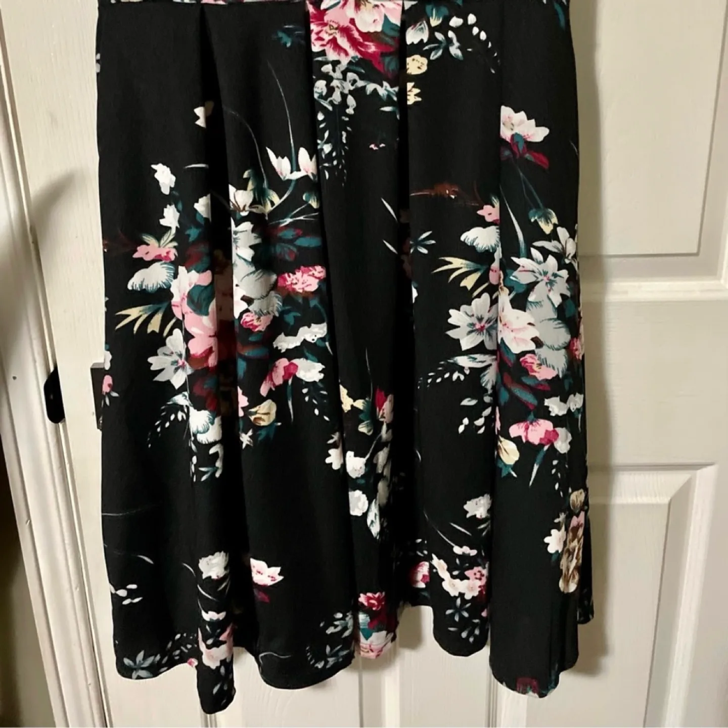 Hot Solid Black Top with Flower Pattern Skirt image indicator(4)