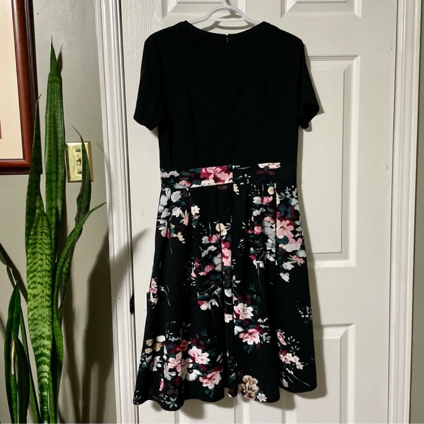 Hot Solid Black Top with Flower Pattern Skirt image indicator(5)