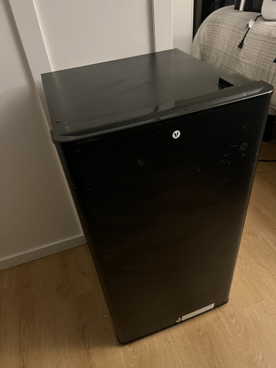 Vornado Mini Fridge - photo 2