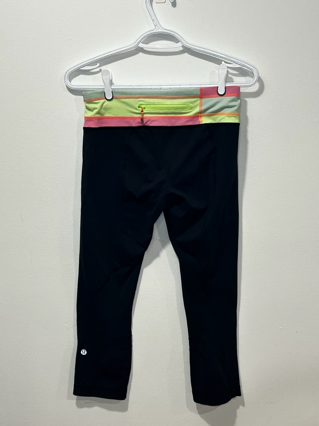 Lululemon Black Cropped Leggings Size 6 - photo 2
