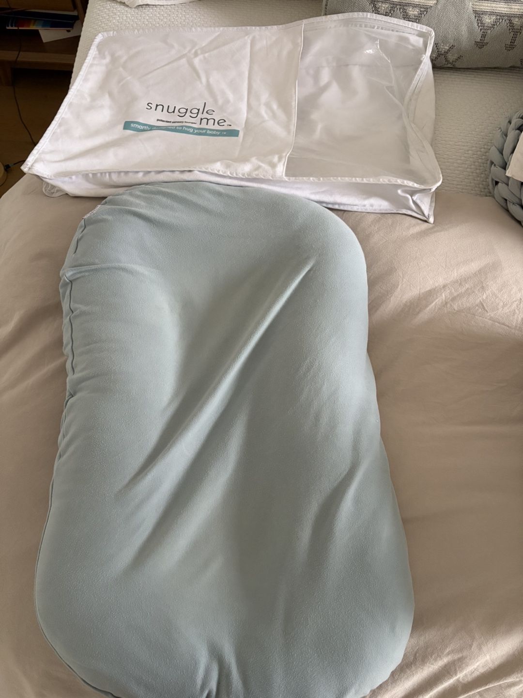 Snuggle Me Organic Cotton Baby Lounger + 2 Muslin Swaddles - photo 2