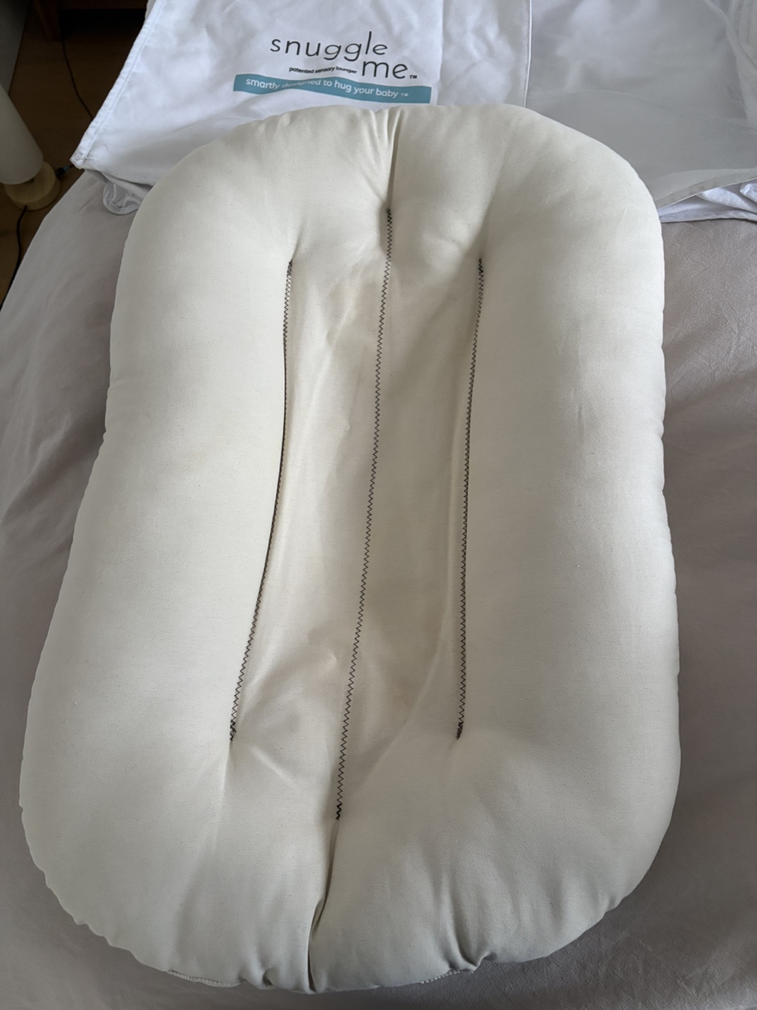 Snuggle Me Organic Cotton Baby Lounger + 2 Muslin Swaddles - photo 3