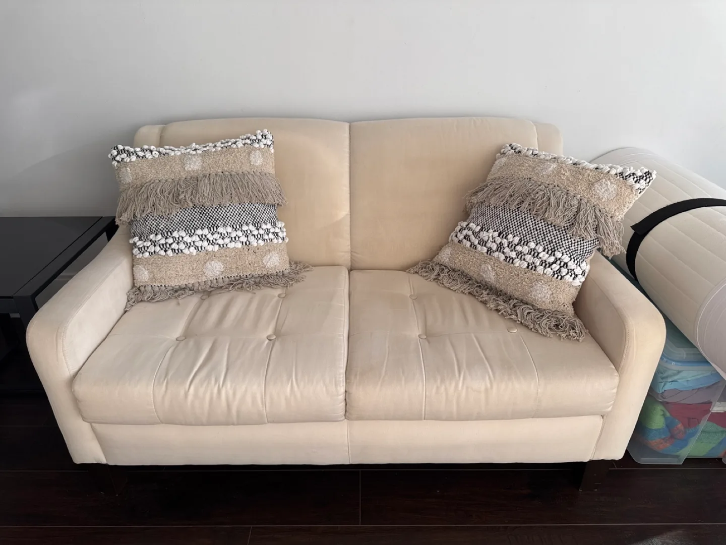 Cream-coloured Loveseat thumbnail