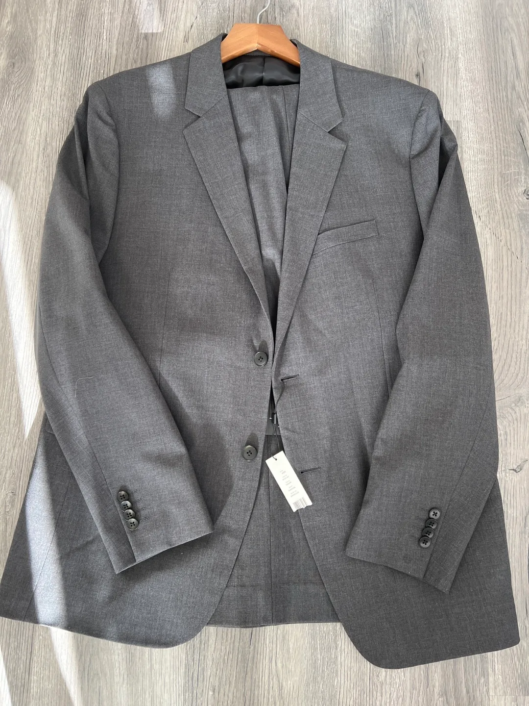 2 Men's Suits - theory brand - image indicator(2)
