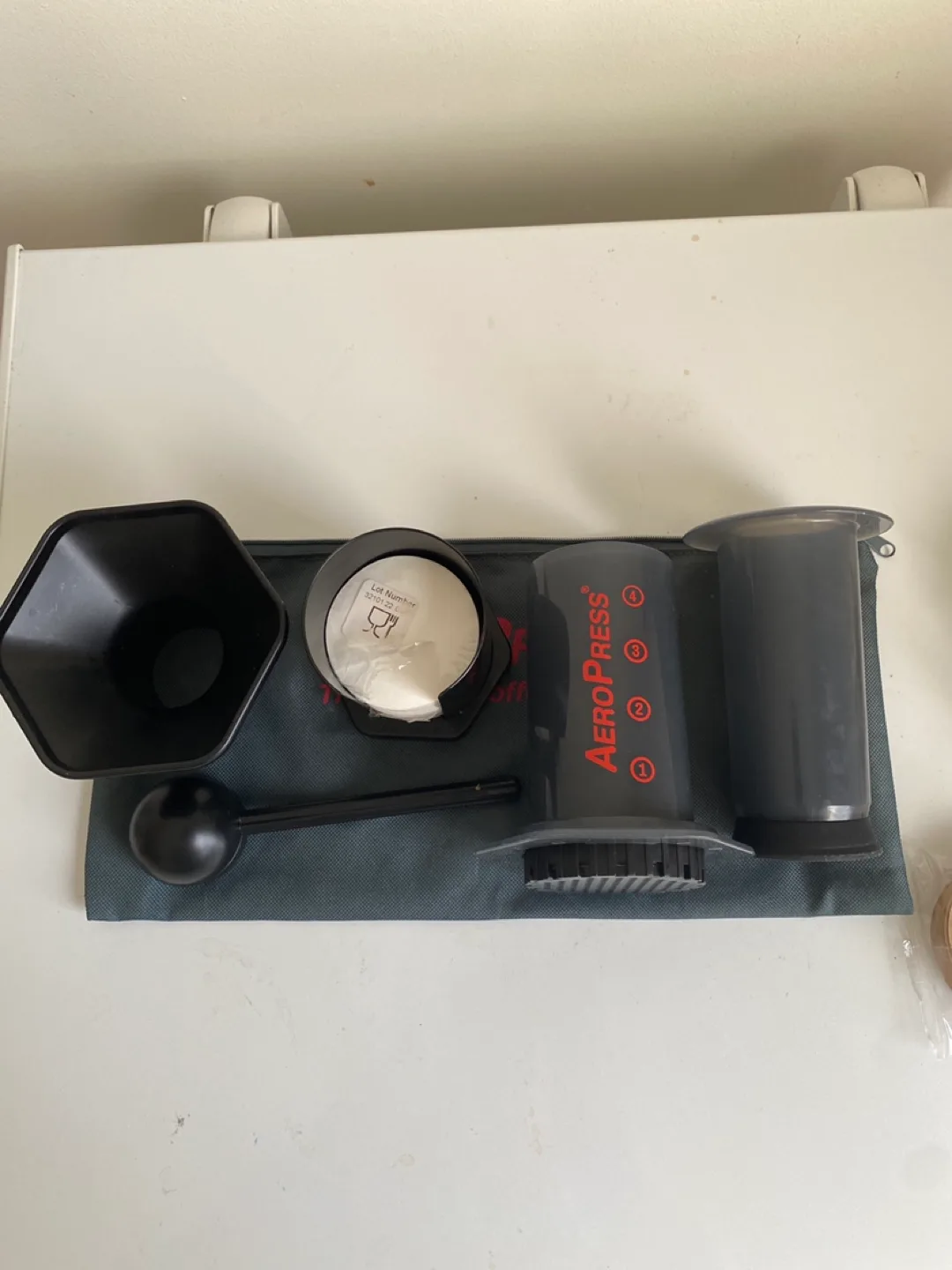 AeroPress Go Coffee Maker with Filters image indicator(3)