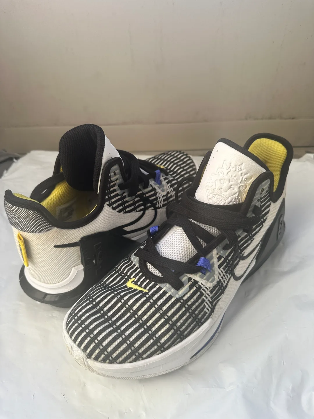 Nike LeBron Witness 6 Basketball Shoes - Size US 10 image indicator(7)