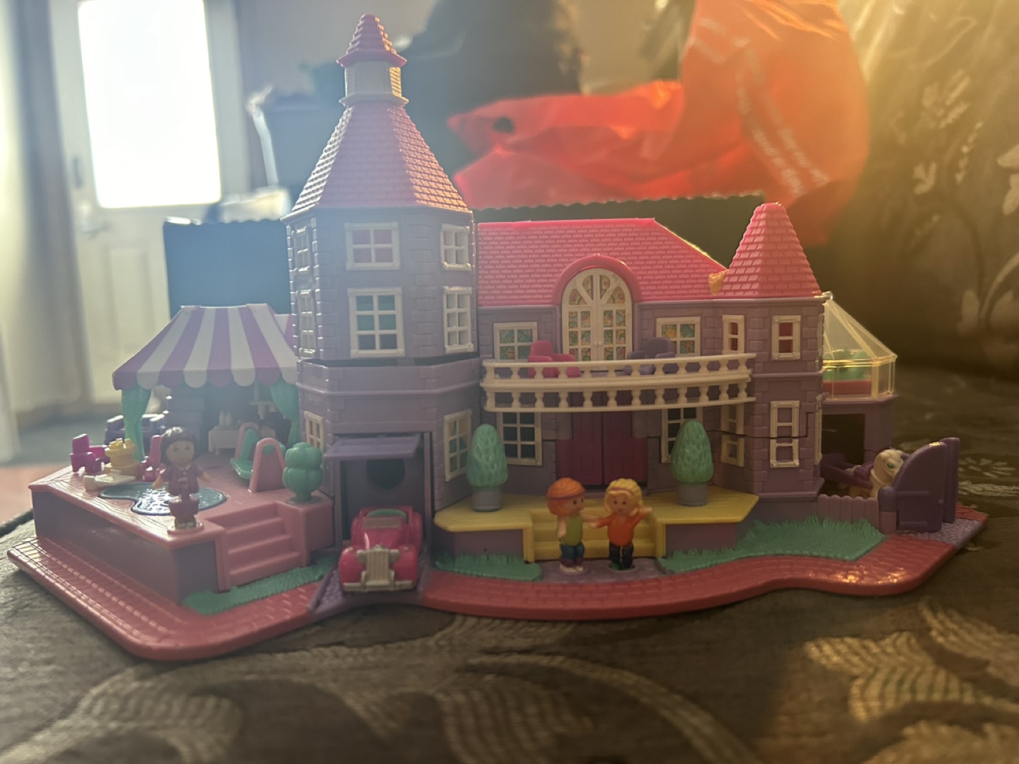 Vintage Polly Pocket Mansion(Near complete, functioning lights)