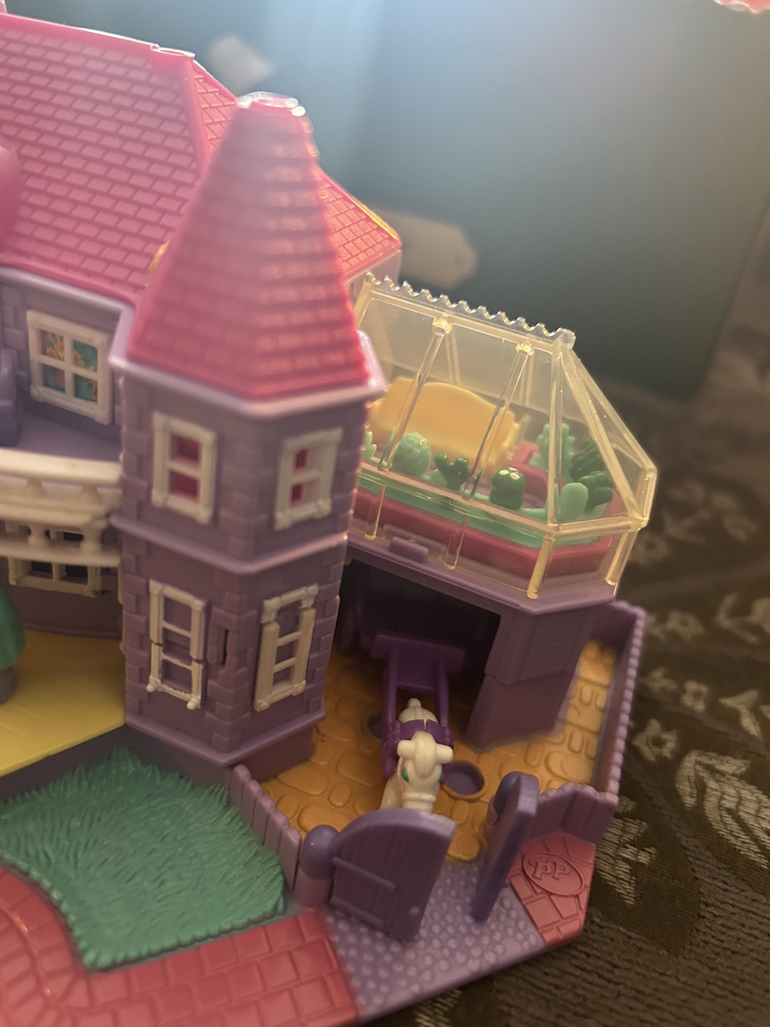 Vintage Polly Pocket Mansion(Near complete, functioning lights) - photo 5