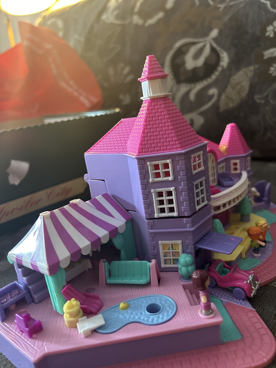 Vintage Polly Pocket Mansion(Near complete, functioning lights) - photo 2