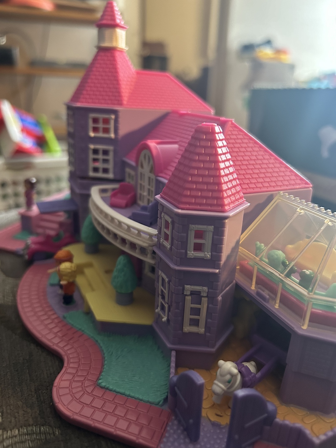 Vintage Polly Pocket Mansion(Near complete, functioning lights) - photo 3
