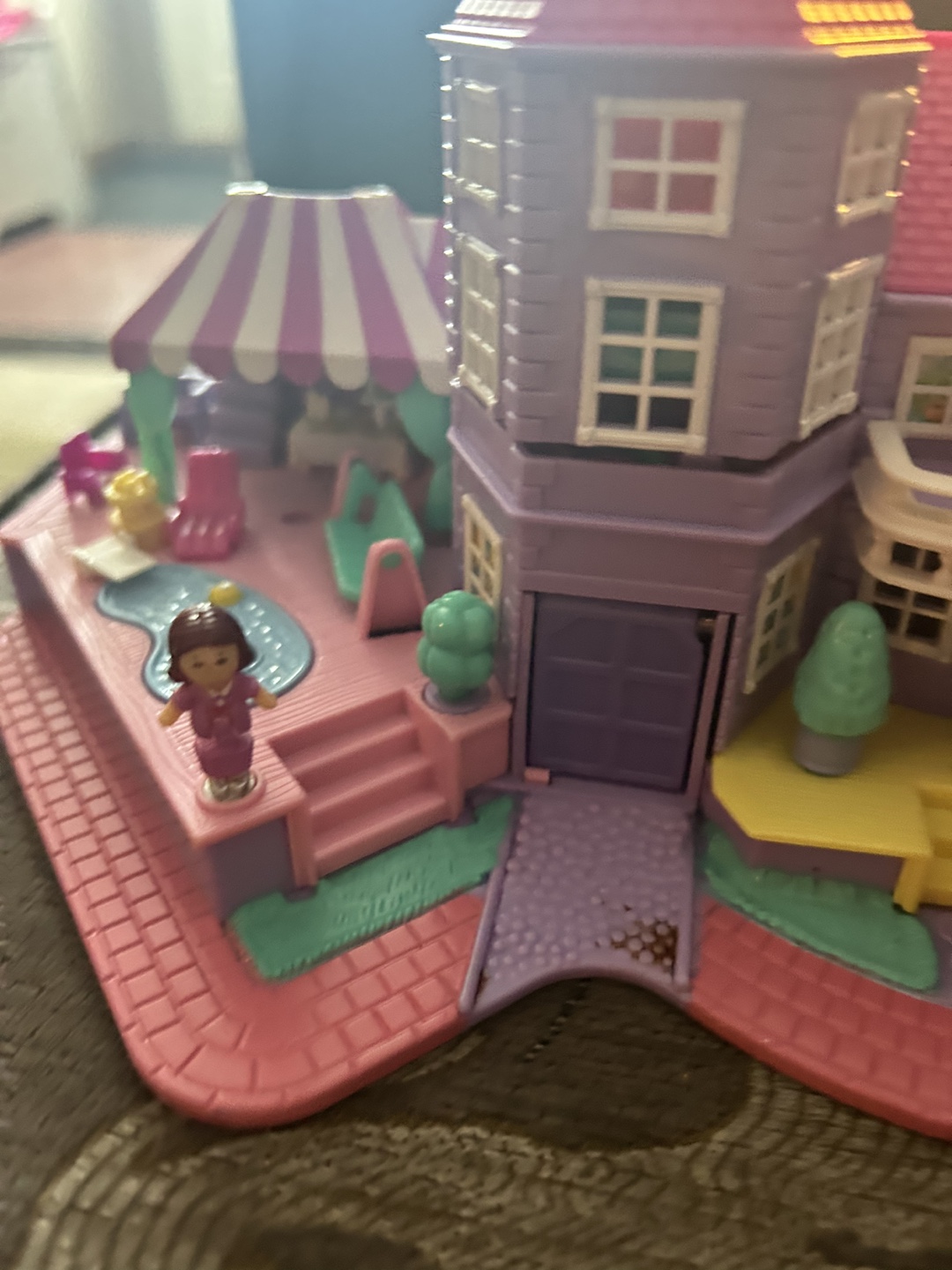 Vintage Polly Pocket Mansion(Near complete, functioning lights) - photo 4