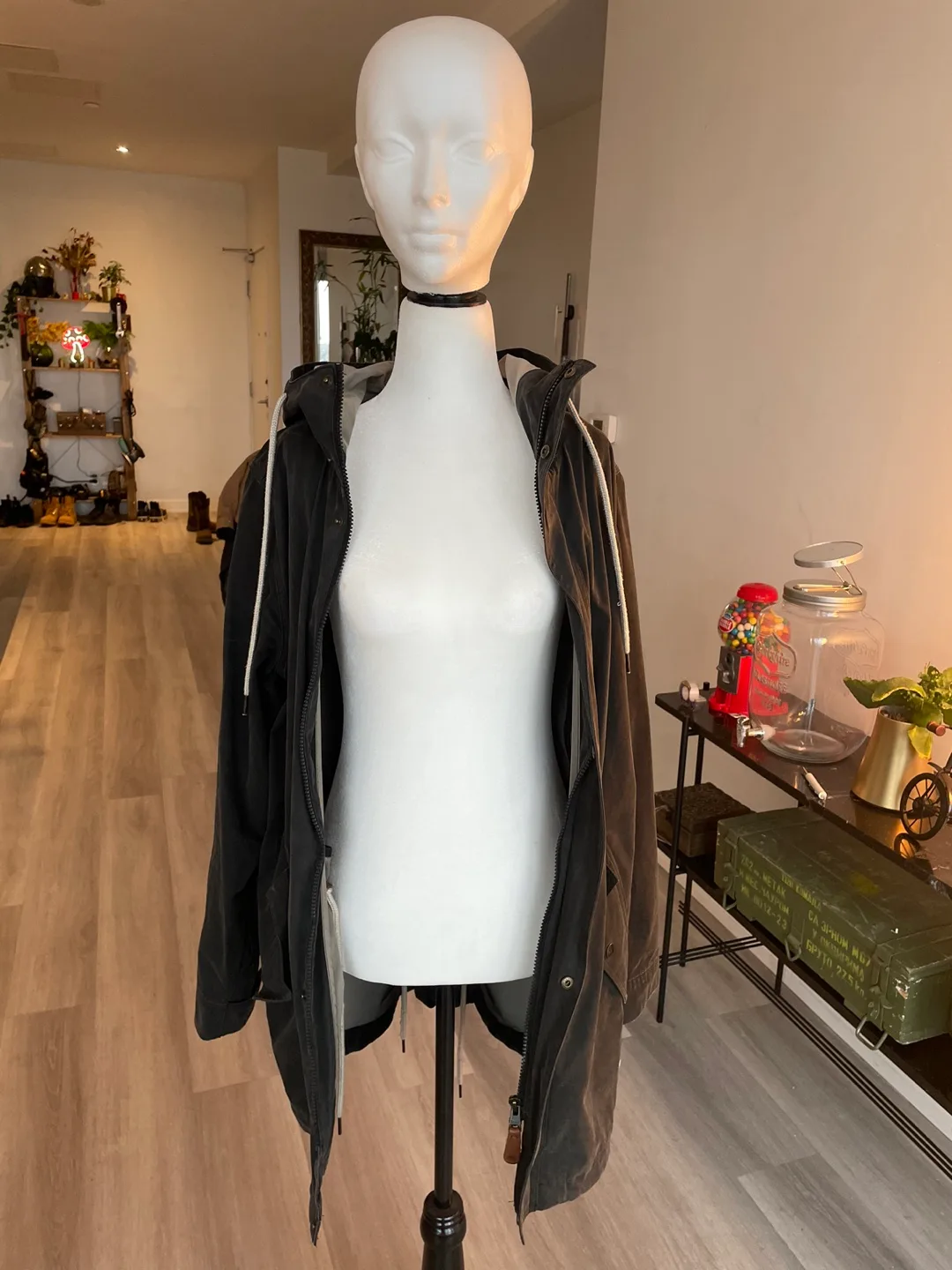 Roots hooded jacket image indicator(3)