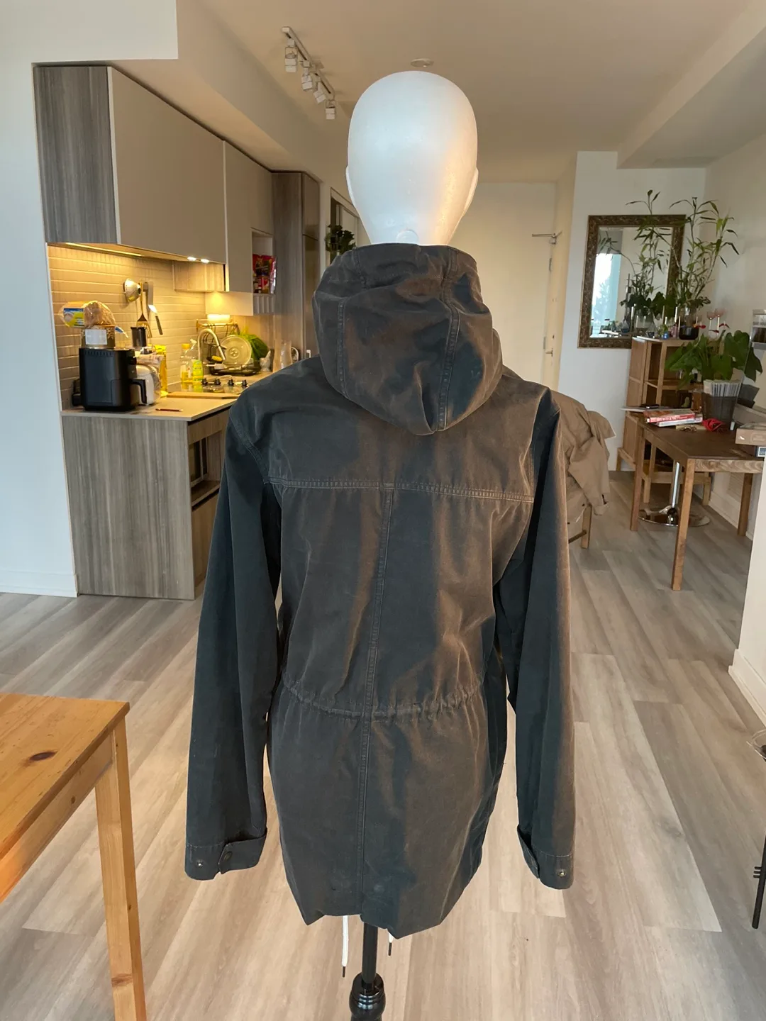 Roots hooded jacket image indicator(2)