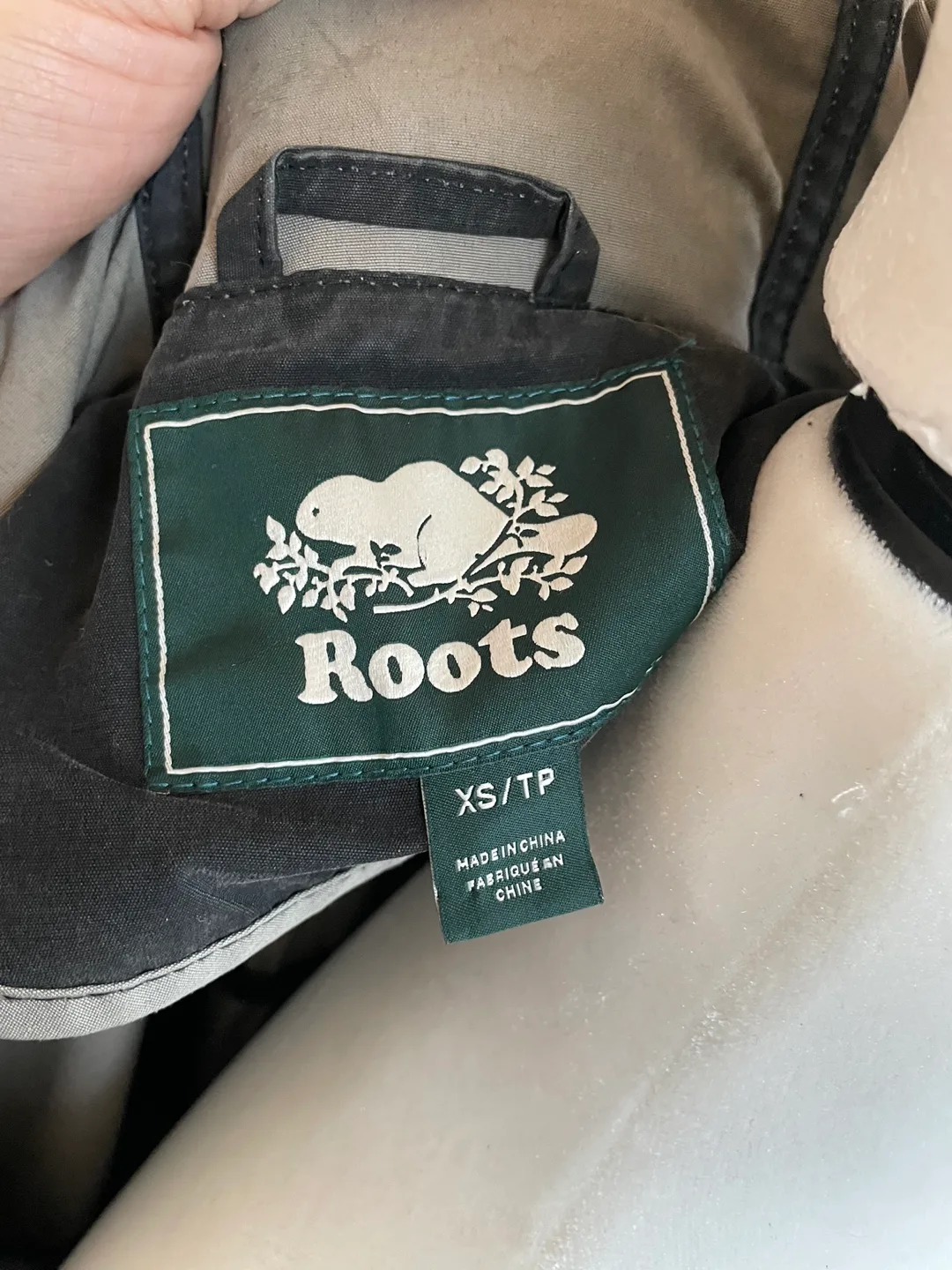 Roots hooded jacket image indicator(4)