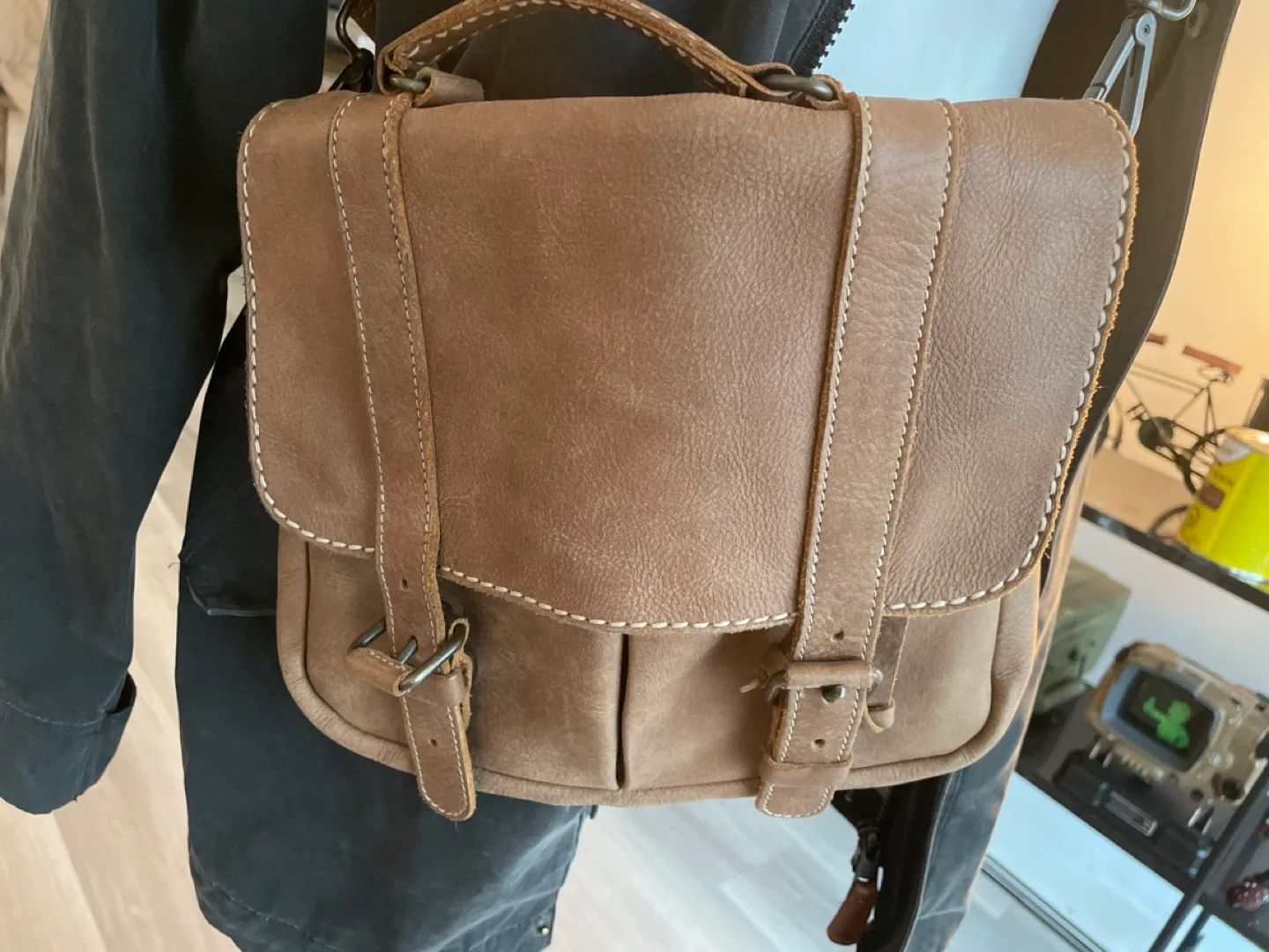 Roots Modern Satchel Tribe Leather Messenger Bag image indicator(3)