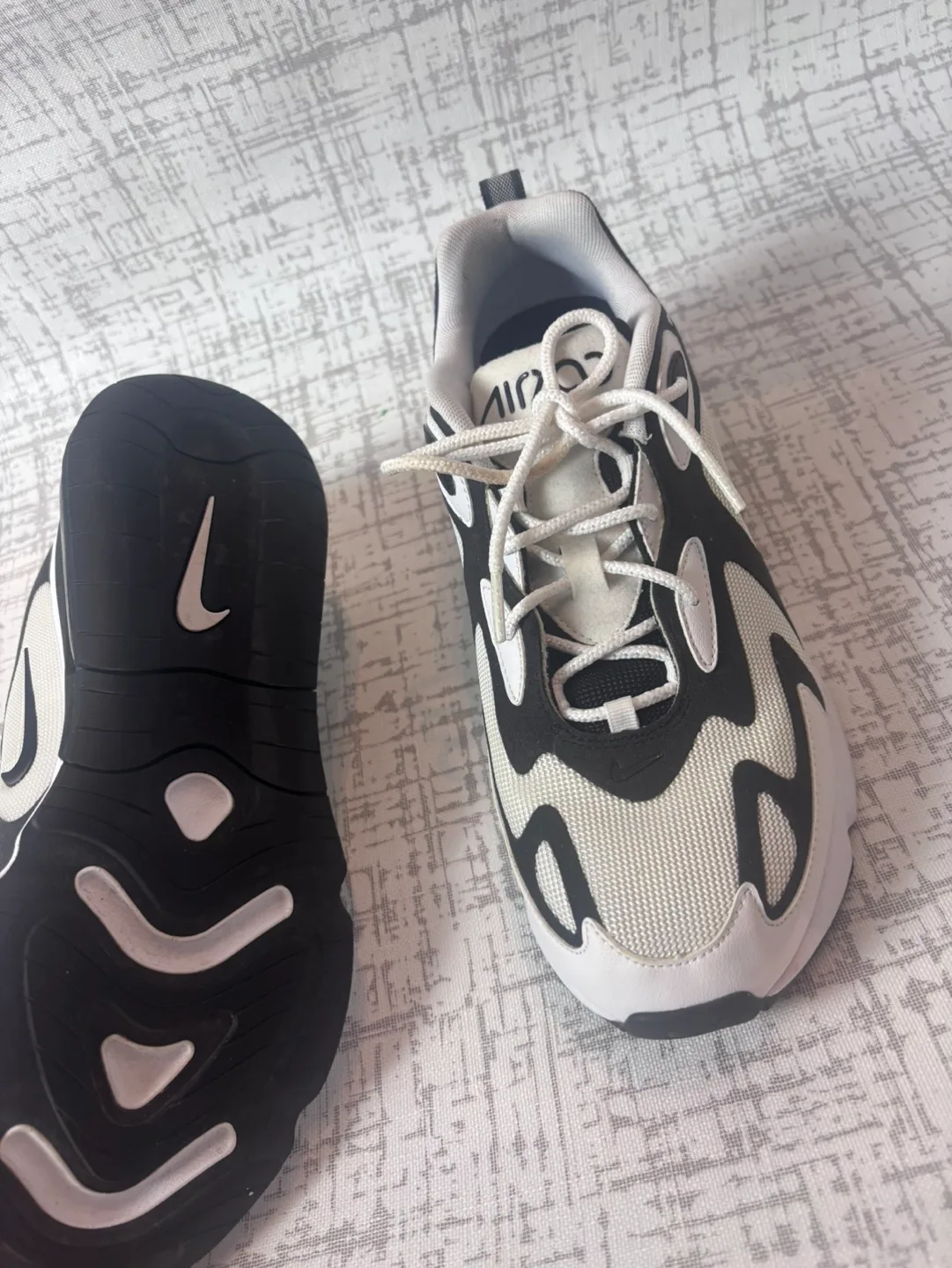 Nike Air Max 200 Sneakers - Size 10 image indicator(5)