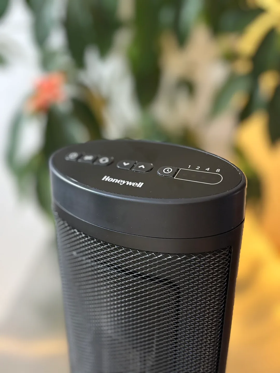 Honeywell portable Ceramic Heater, 1500w, HCE317BC. image indicator(2)