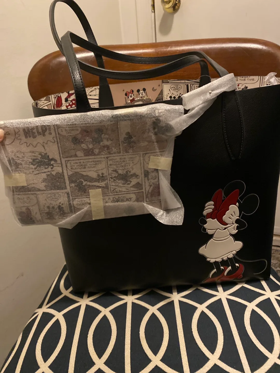 Disney X Kate Spade Reversable Minnie Mouse Tote with Wristlet image indicator(4)