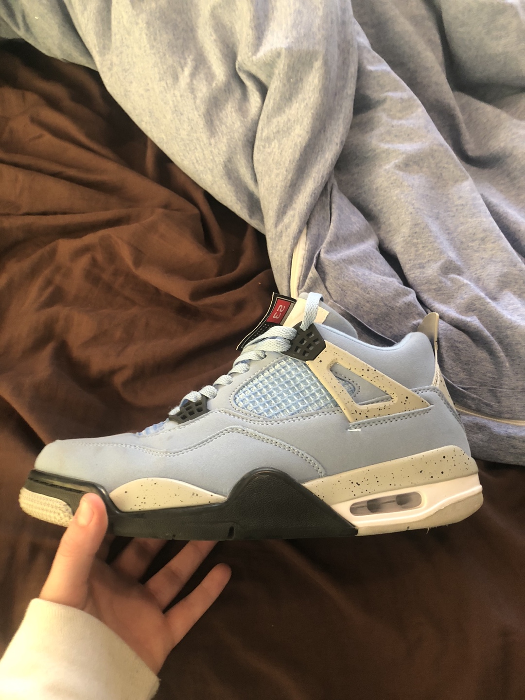 Air Jordan 4 university blue
