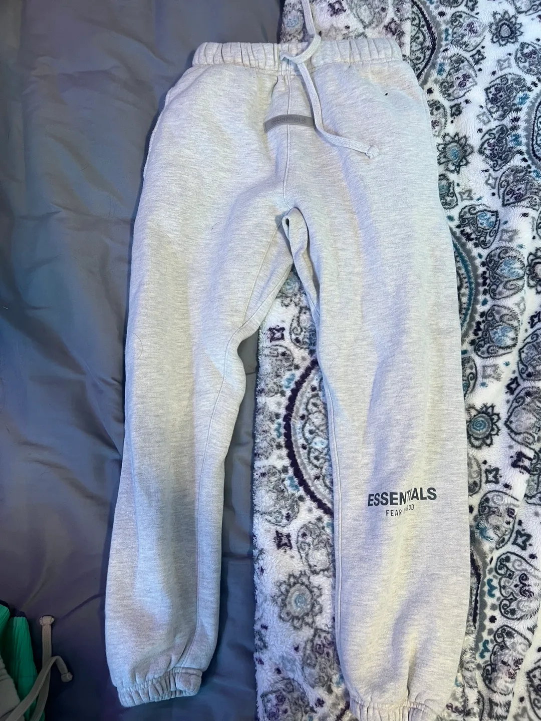 Essentials Sweatpants KIDS image indicator(2)