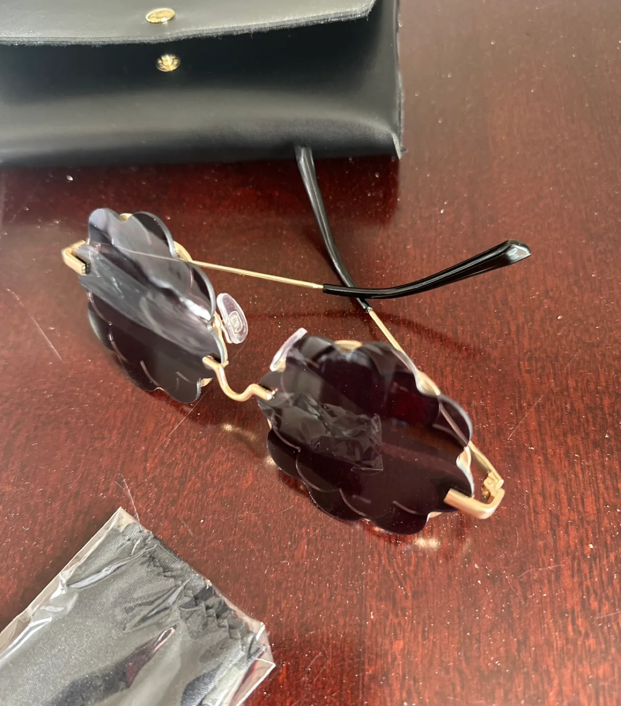 Unique Flower Shaped Sunglasses image indicator(2)