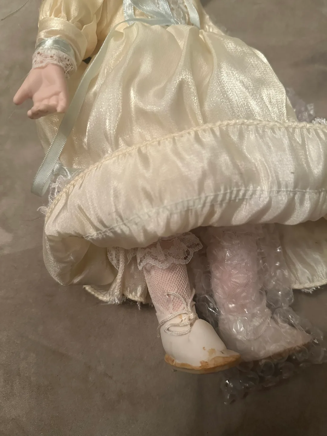 Vintage Porcelain Collector Doll in Box image indicator(3)